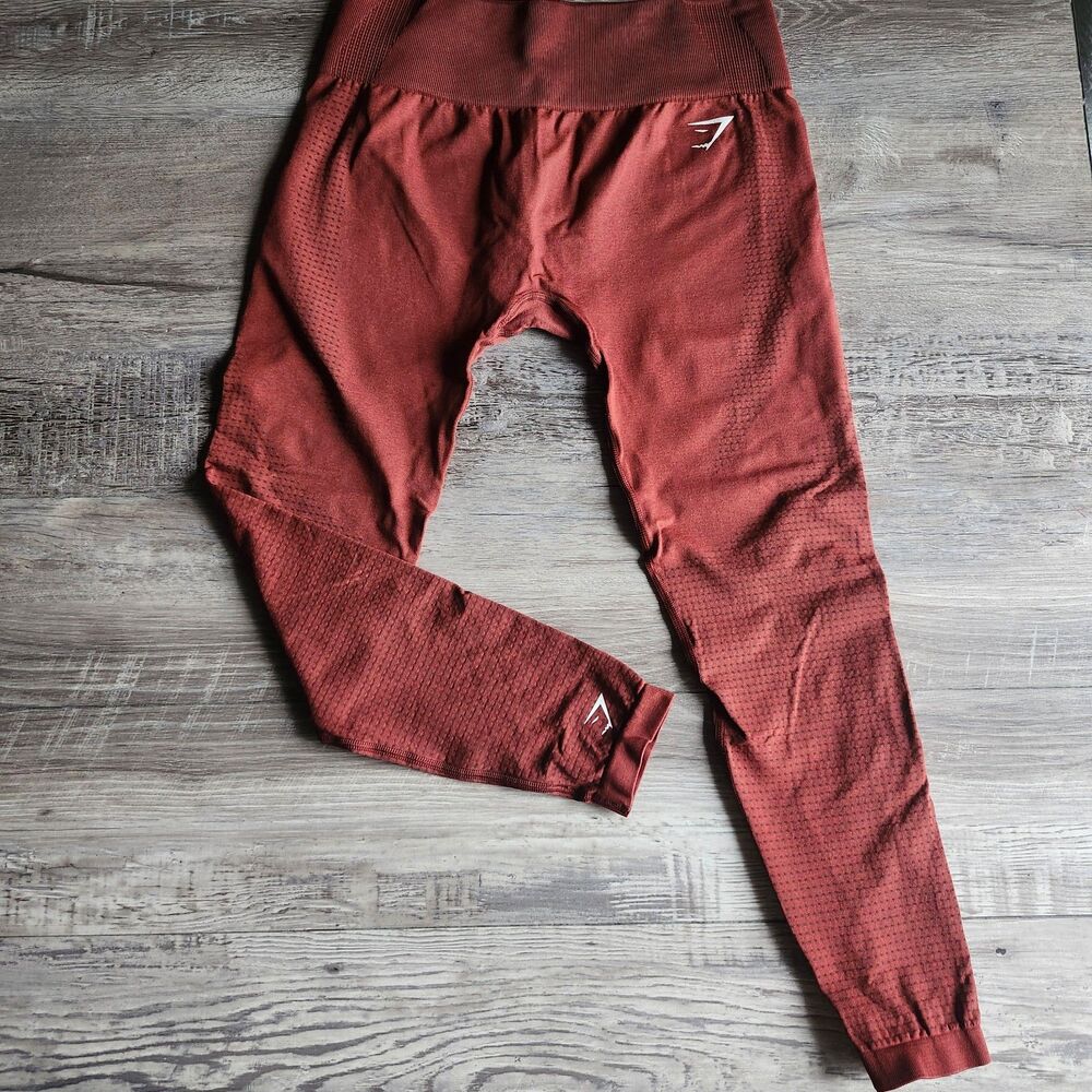 (L) Gymshark leggings